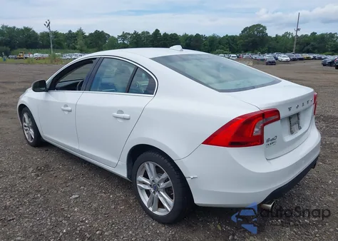 2013 Volvo S60 T5/T5 Platinum/T5 Premier/T5 Premier Plus z USA, uszkodzony, nr VIN YV1612FSXD2198425